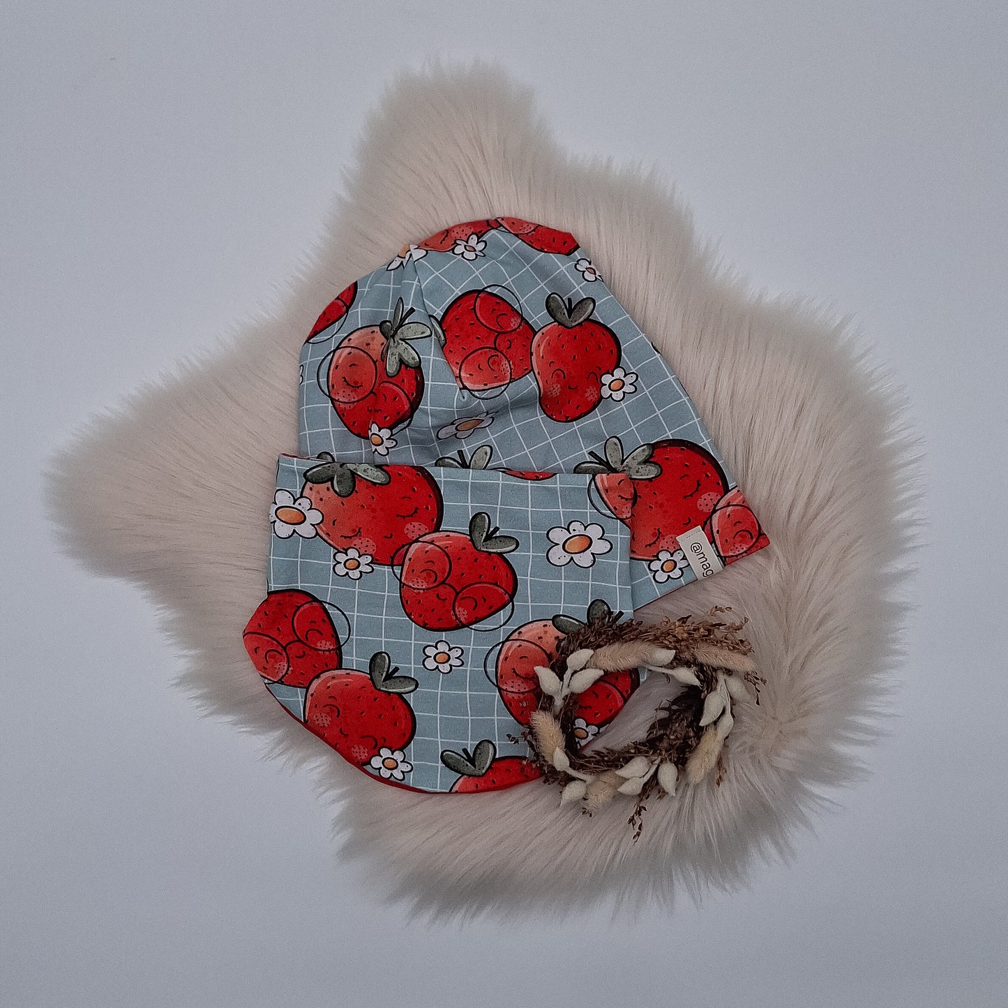 Beanie und Loop Erdbeeren mint